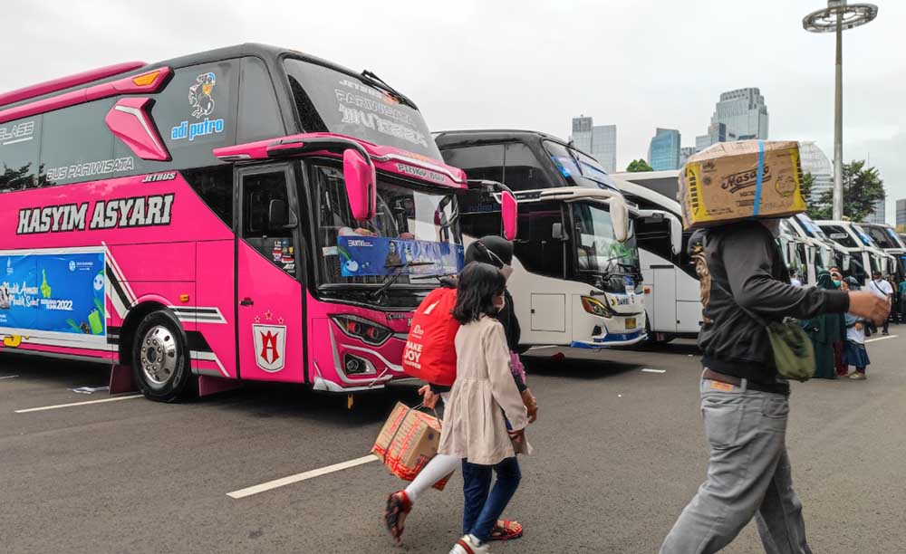 TelkomGroup Berangkatkan 26 Bus Mudik ke Pulau Jawa