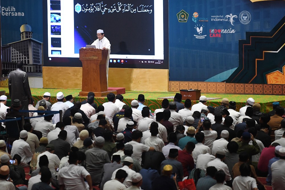 Umat Islam Melakukan Iktikaf Sepuluh Hari Terakhir di Bulan Ramadan