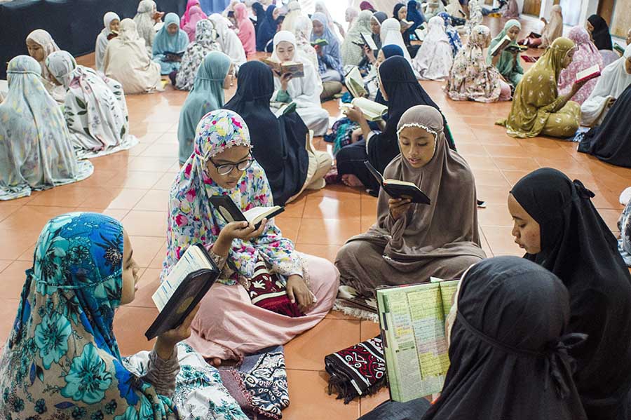 Tadarus Ratusan Santri di Pondok Pesantren Darussalam Ciamis