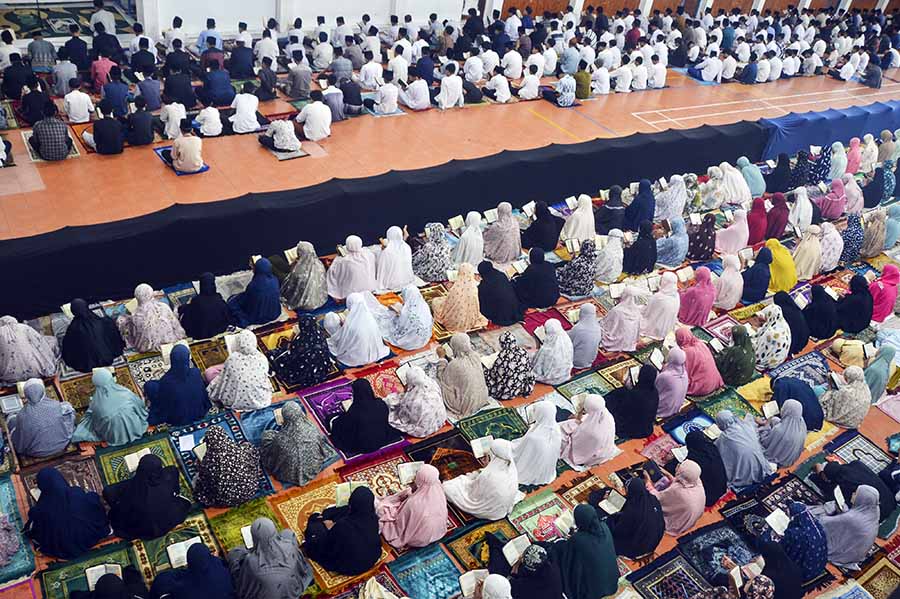 Tadarus Ratusan Santri di Pondok Pesantren Darussalam Ciamis