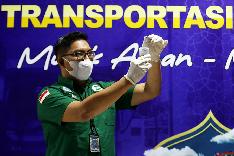 Tes Urine Sopir Angkutan Mudik oleh BNN 