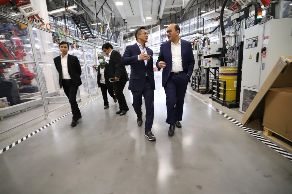 Menko Marves Luhut Meyakinkan Tesla Agar Bisa Bekerja Sama dengan Indonesia 