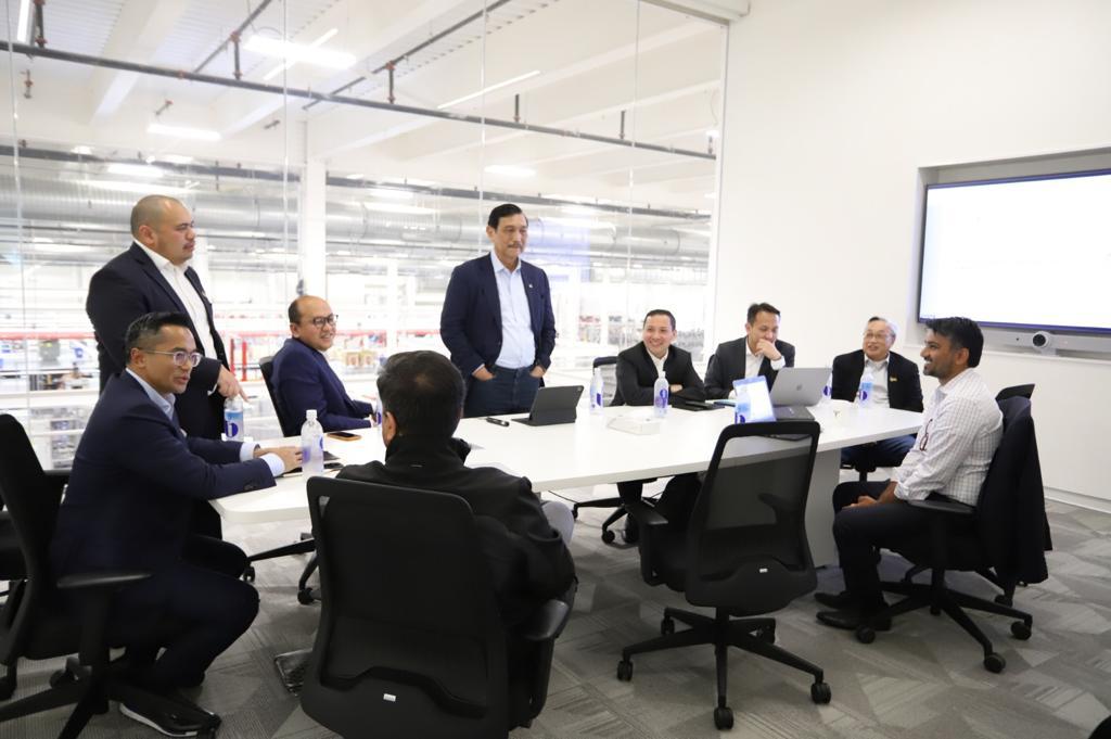 Menko Marves Luhut Meyakinkan Tesla Agar Bisa Bekerja Sama dengan Indonesia 