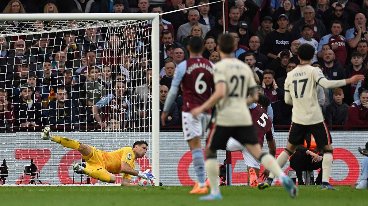 Liverpool Kalahkan Aston Villa