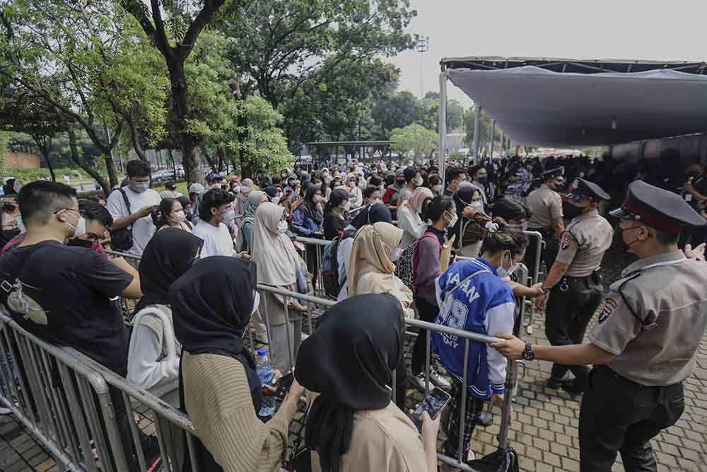 Antrean Penukaran Tiket Allo Bank Festival 