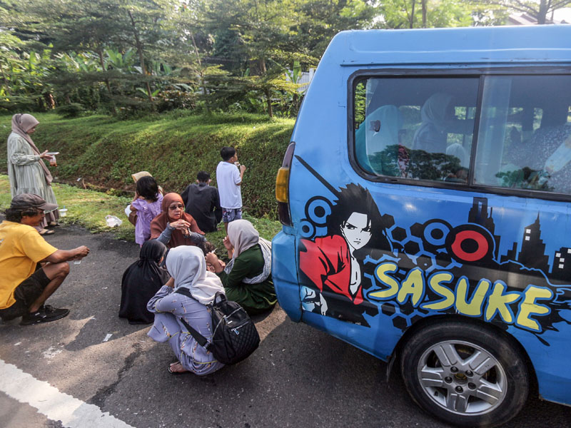 Wisatawan Terjebak Kemacetan Di Jalur Puncak Bogor