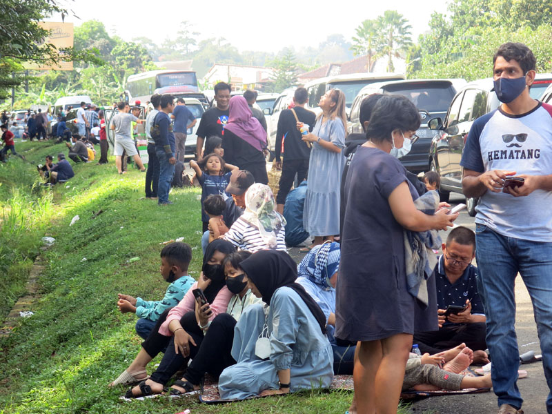 Wisatawan Terjebak Kemacetan Di Jalur Puncak Bogor