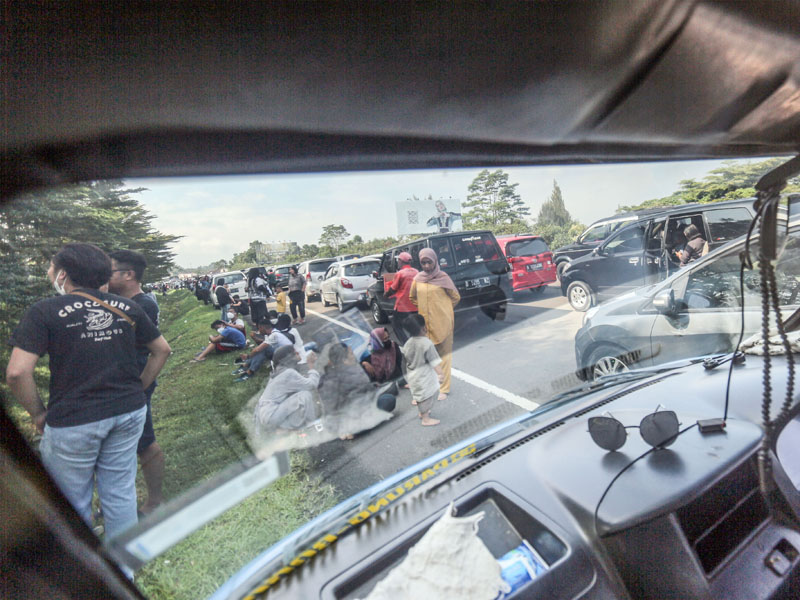 Wisatawan Terjebak Kemacetan Di Jalur Puncak Bogor