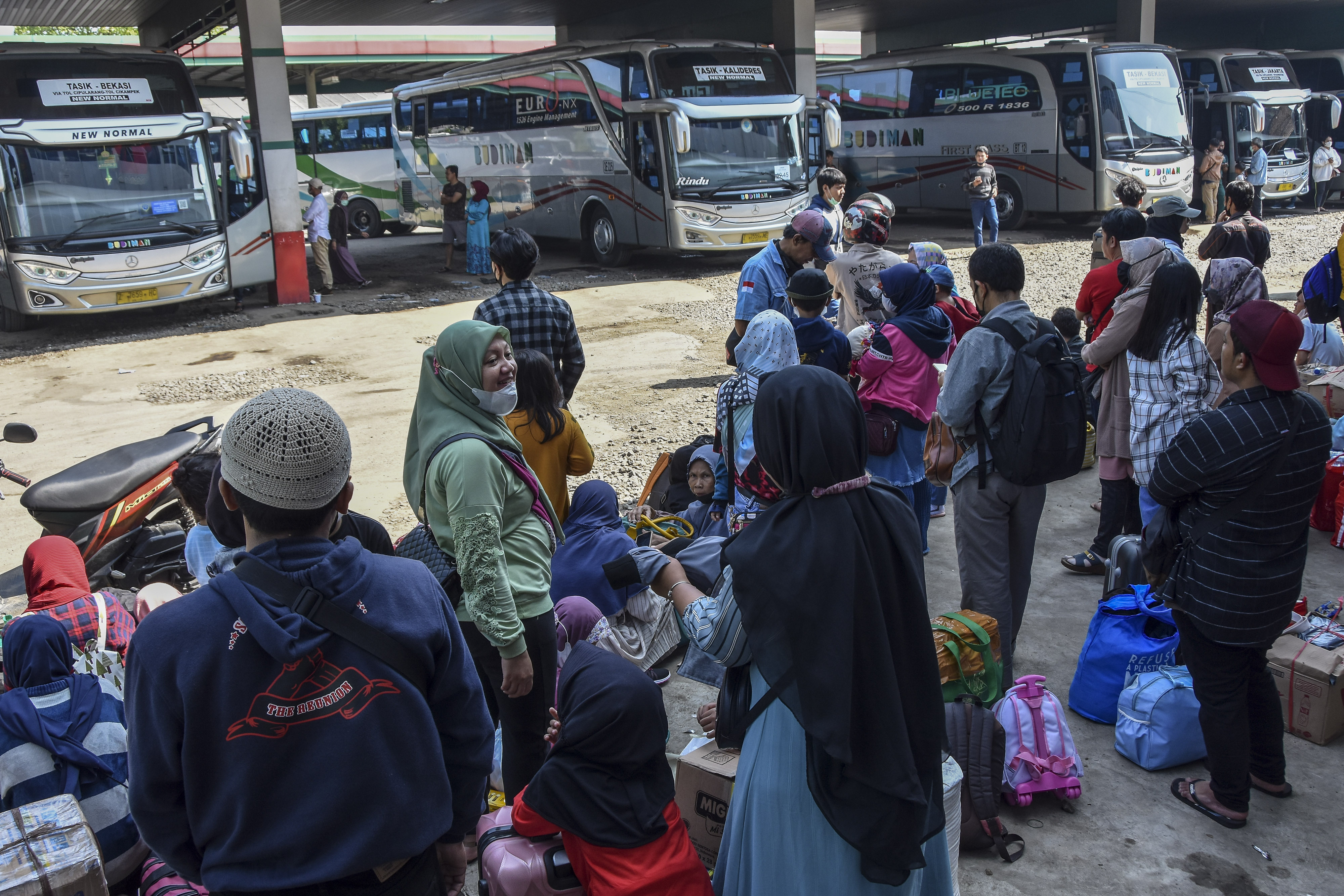 Arus Balik Penumpang Bus di Tasikmalaya