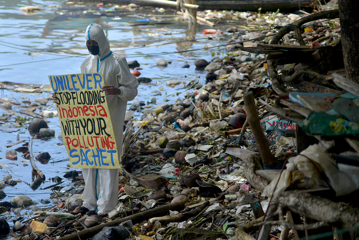 Sampah Plastik di Sungai Batang Arau