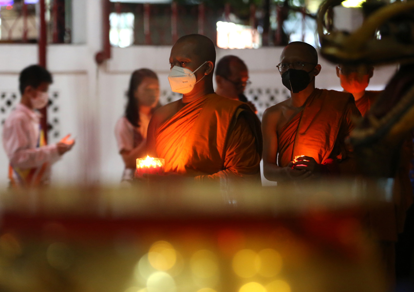 Lilin Perayaan Tri Suci Waisak Di Aceh