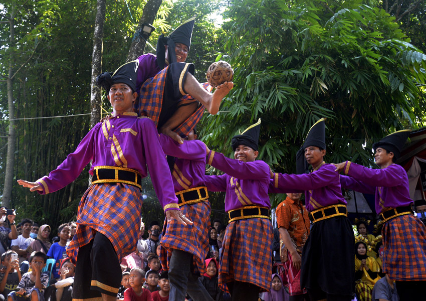 Tradisi Pesta Panen Raya Di Makassar