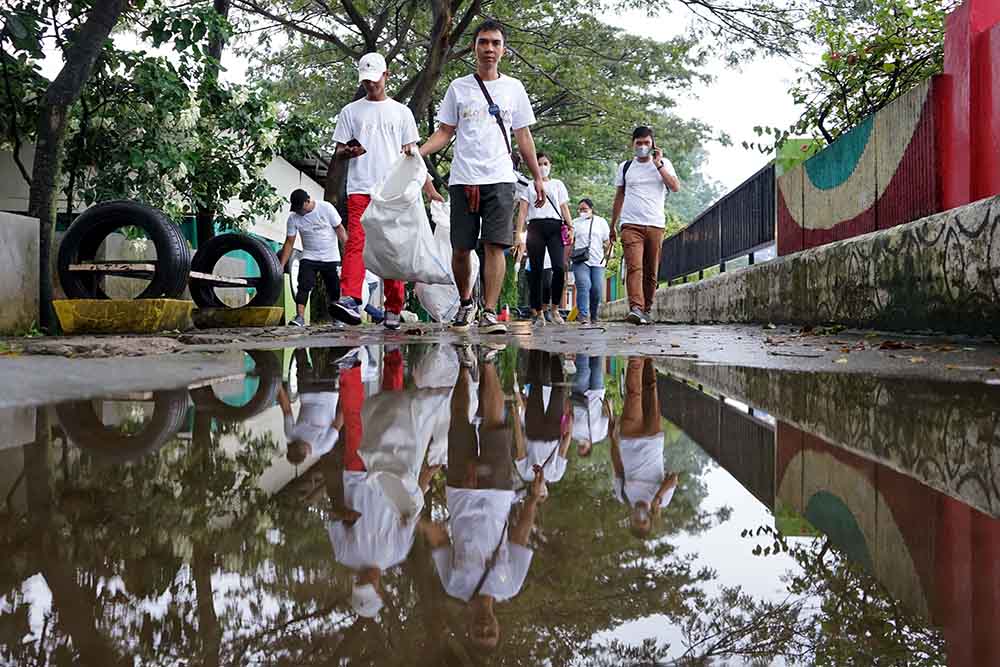 Ploging di Tepi Kali Cisadane