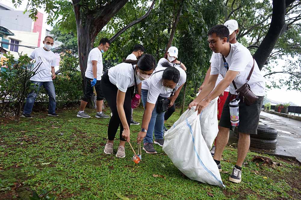 Ploging di Tepi Kali Cisadane