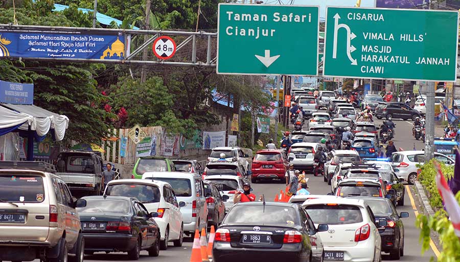 Kepadatan Simpang Gadog Ciawi Menuju Jalur Puncak Bogor 