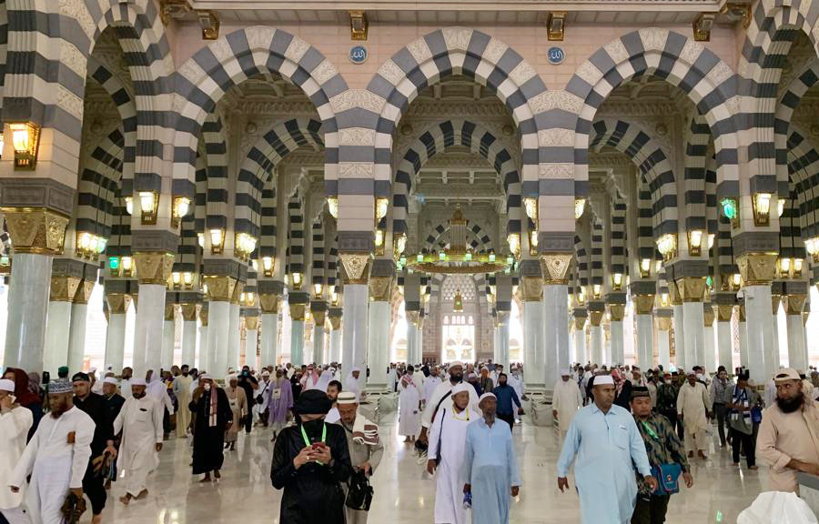 Bebas Masker dan Jaga Jarak di Masjid Nabawi Madinah 