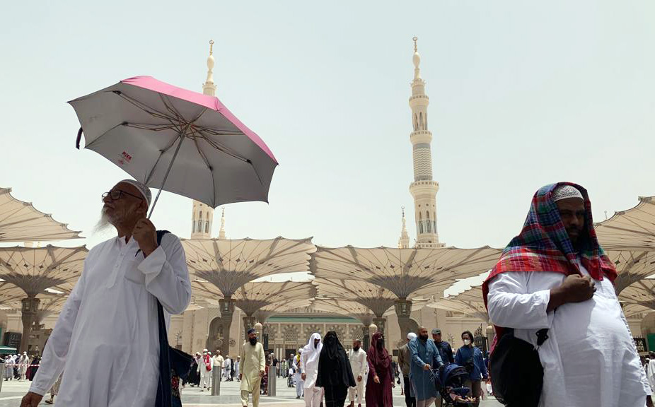 Bebas Masker dan Jaga Jarak di Masjid Nabawi Madinah 