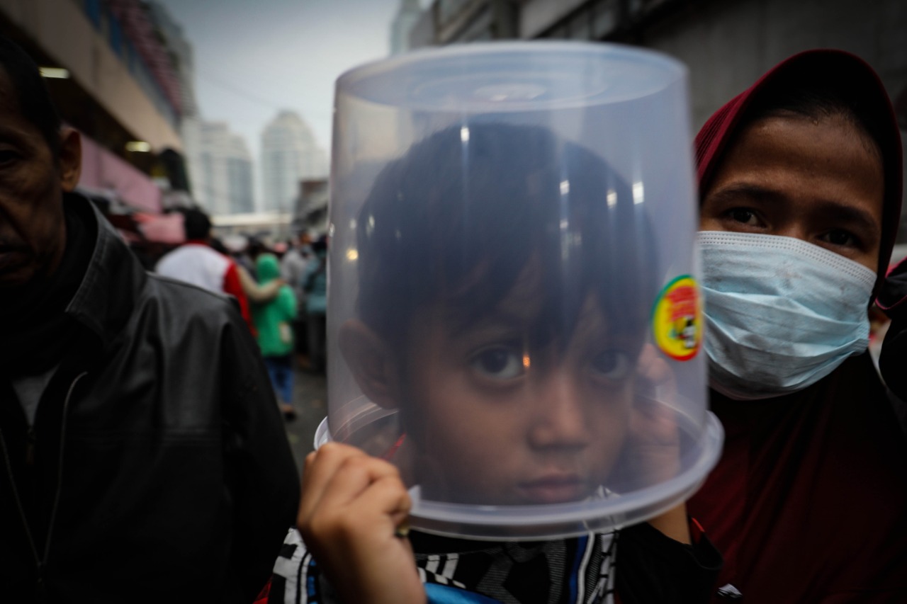Jelang Lebaran Idul Fitri 1443 H Pasar  Dipenuhi Warga yang Berbelanja  Kebutuhan Pokok