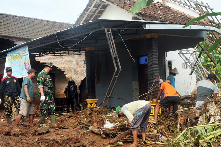 Lima Rumah Rusak Berat Dihantam Banjir Bandang di Pati 
