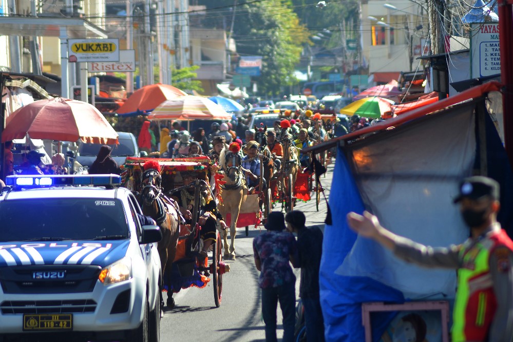  Arak-Aakan Bendi dalam Rangka Pelaksanaan Pacu Kuda Alek Anak Nagari Padangpanjang  Batipuah X Koto