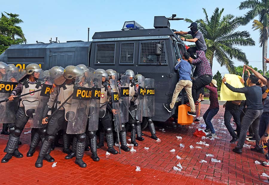 Simulasi Pengamanan Unjuk Rasa Anarkistis dalam Pemilu 2024 