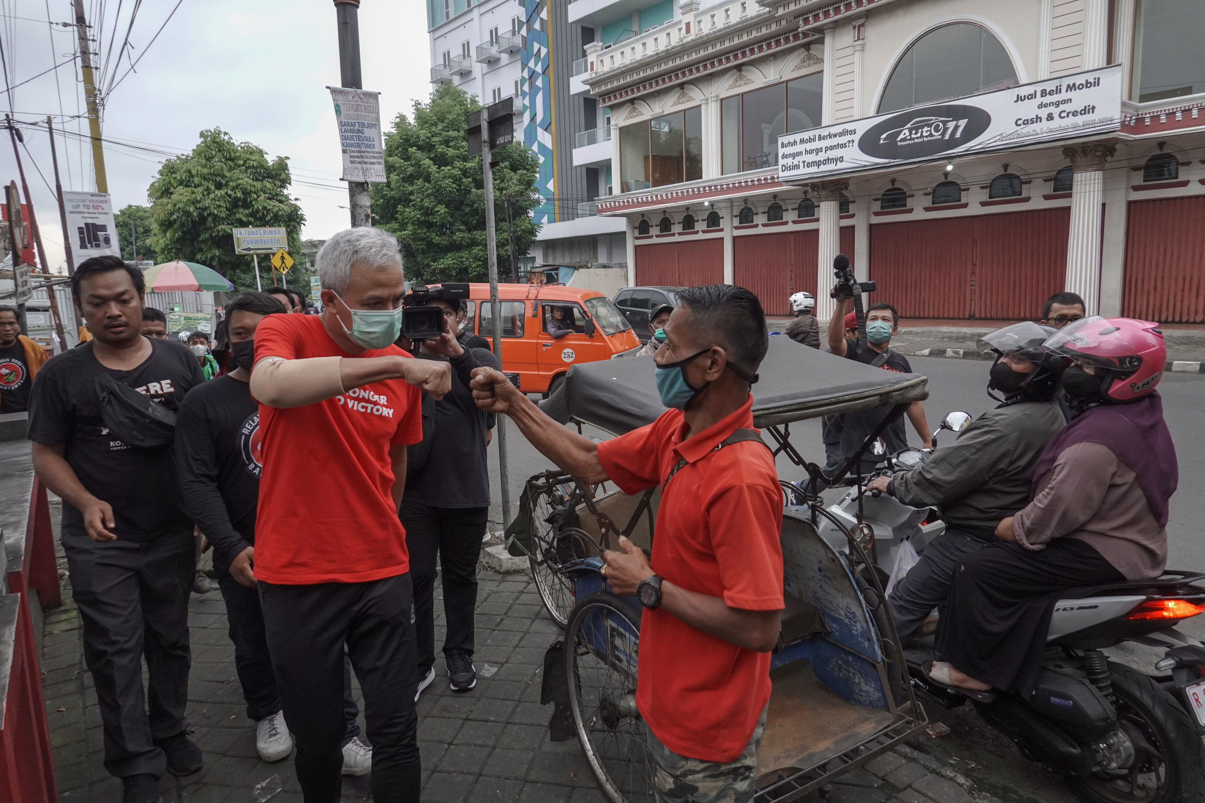 Ganjar Pranowo  Memantau Fluktuasi Harga Bahan Pokok 