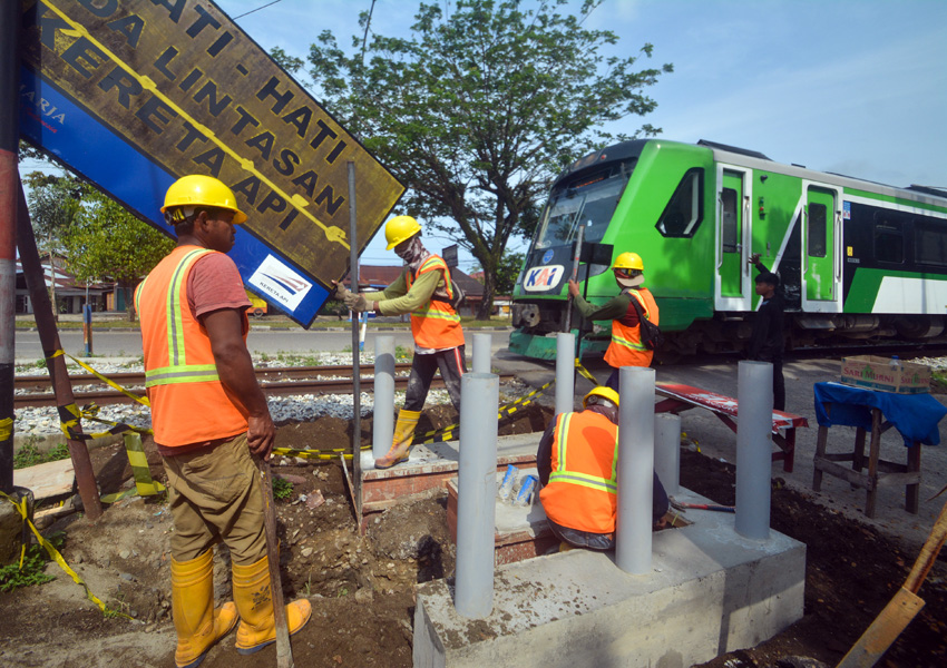 Penambahan Palang Pintu Perlintasan Kereta Api