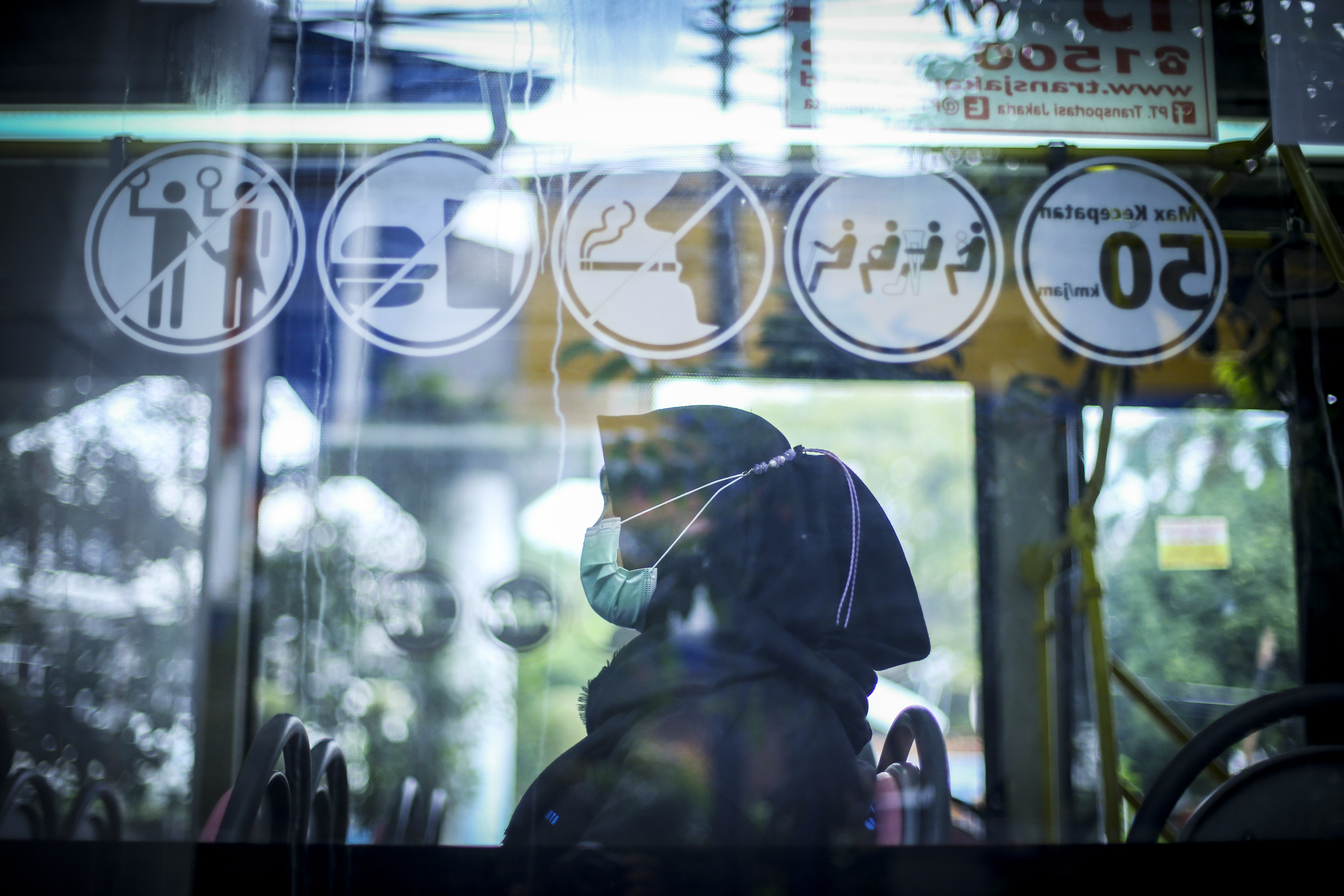 Bus Transjakarta Pink Kembali Beroperasi