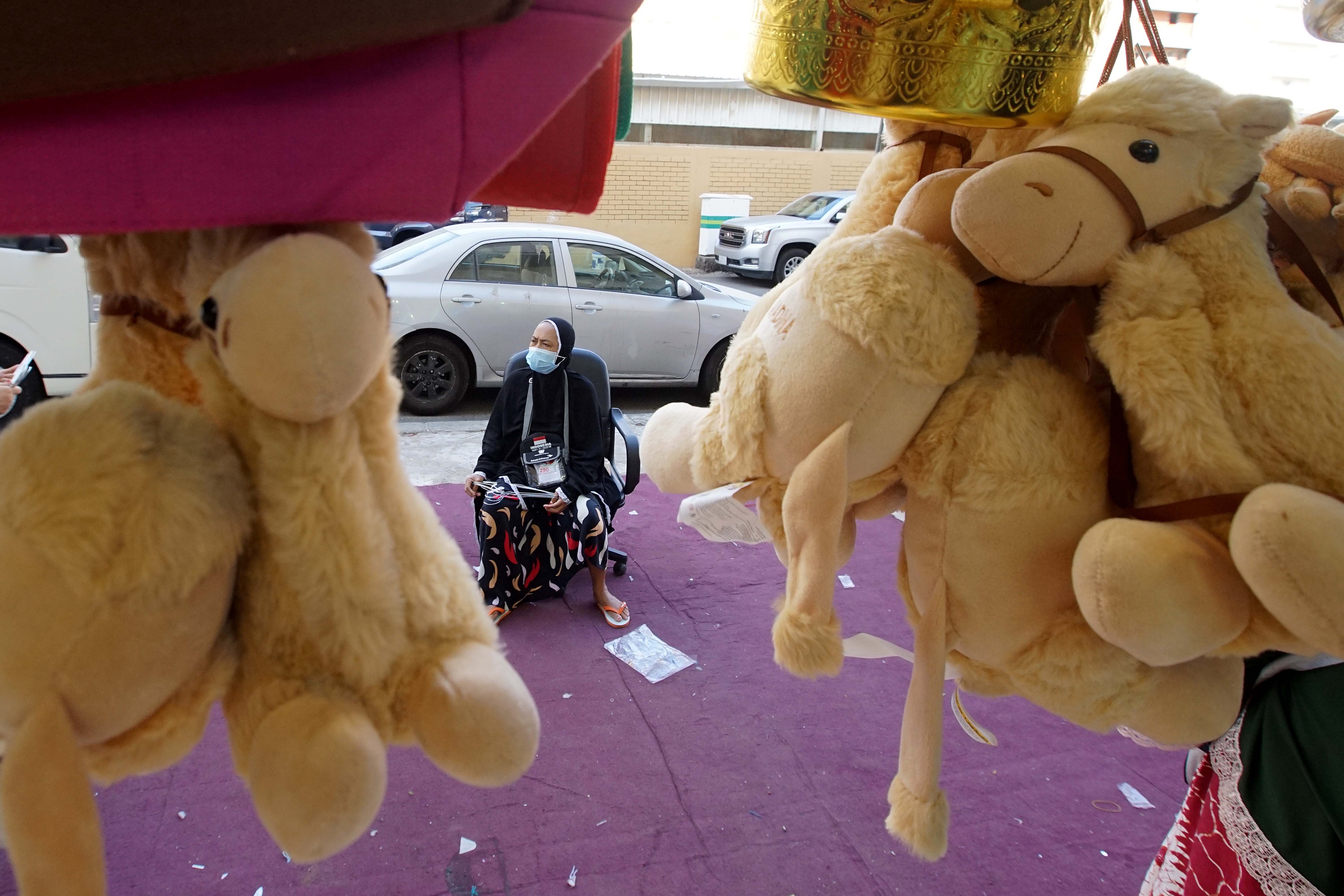 Uang Rupiah untuk Belanja Oleh-Oleh Haji di Mekkah