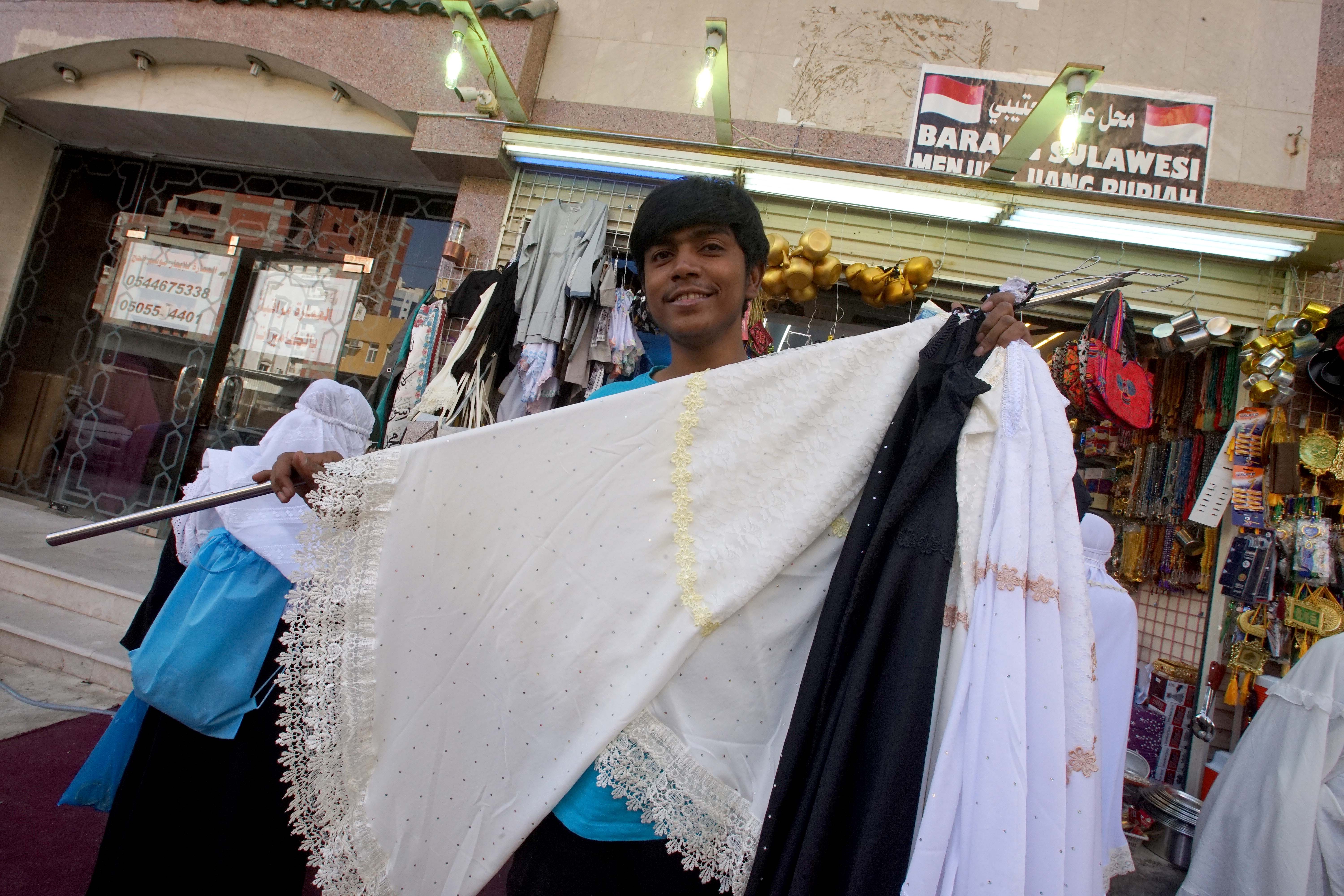 Uang Rupiah untuk Belanja Oleh-Oleh Haji di Mekkah