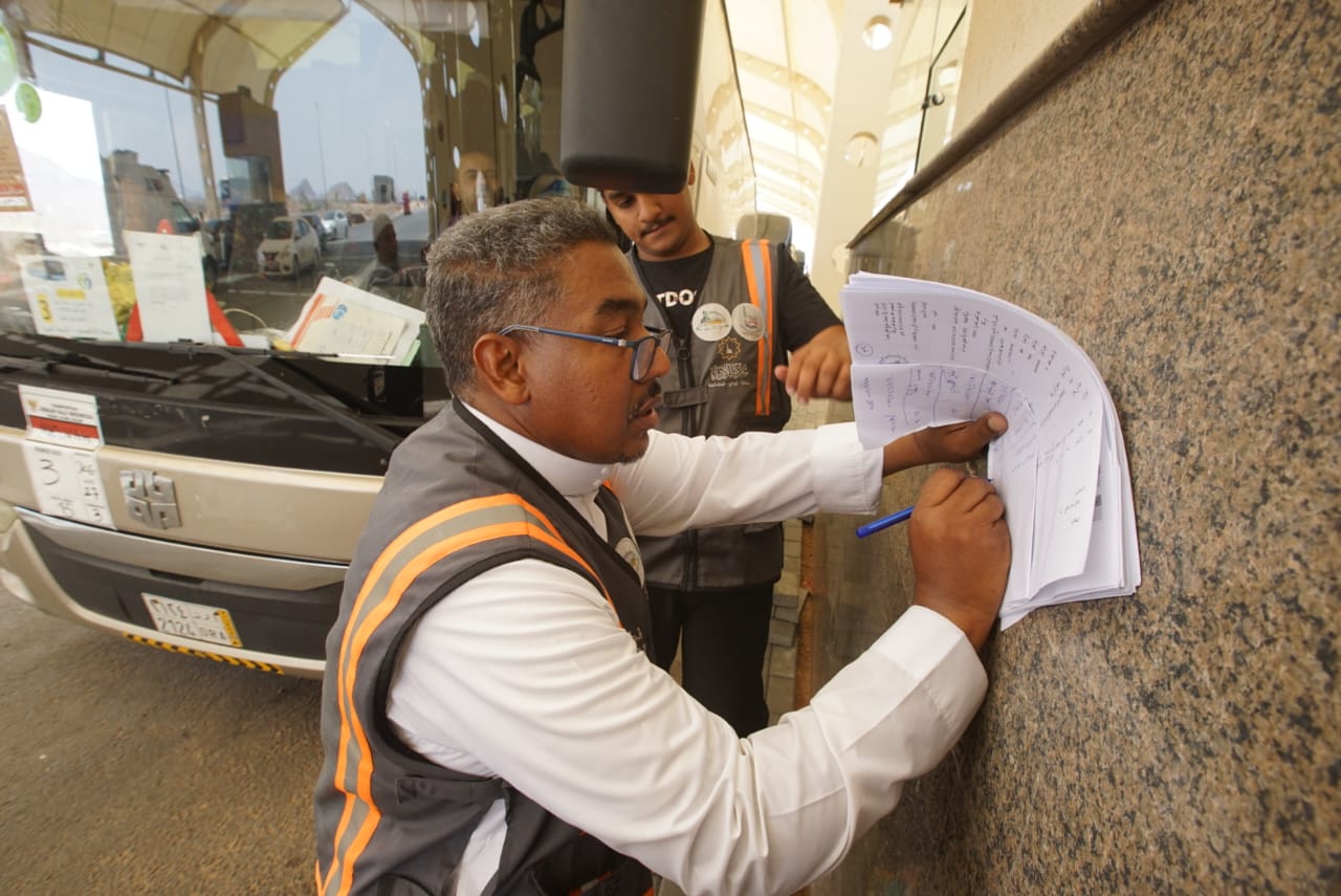 Pencatatan Kedatangan Bus Jemaah Haji 