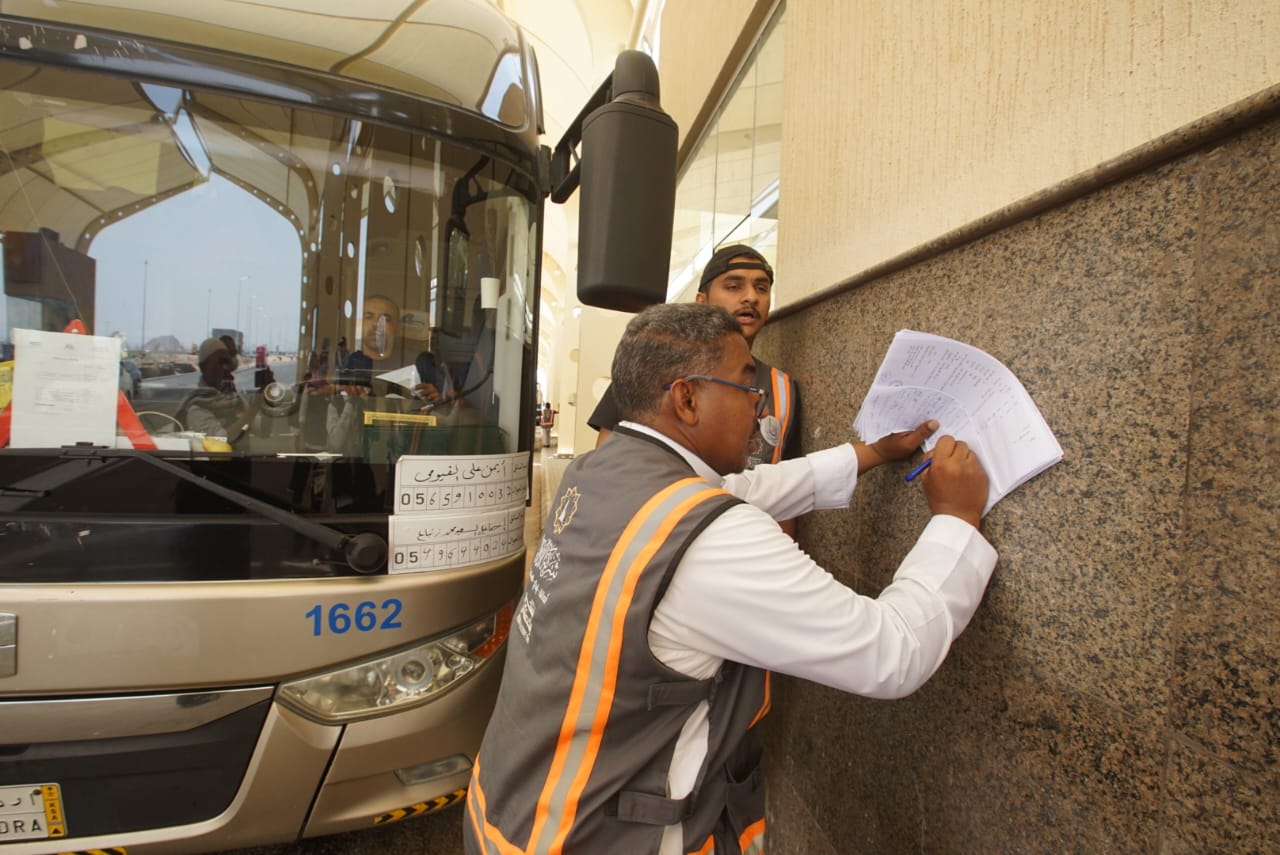 Pencatatan Kedatangan Bus Jemaah Haji 