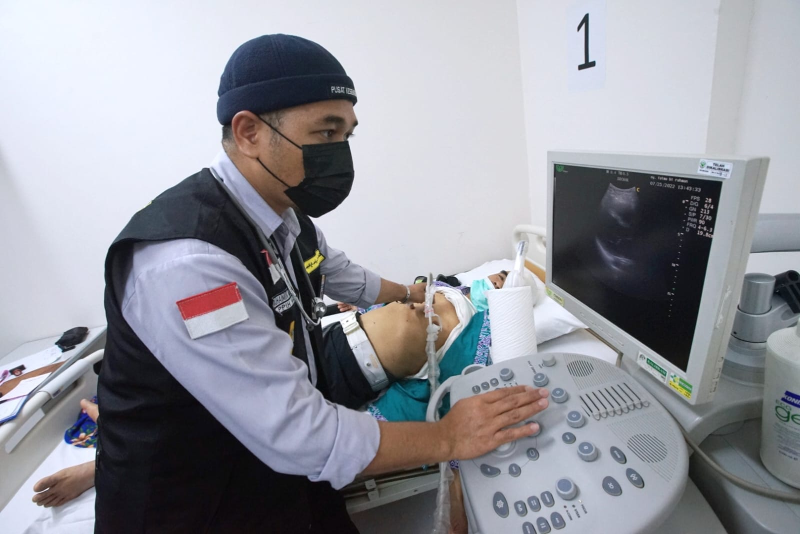 Klinik Kesehatan Haji Indonesia Melakukan Pemeriksaan Medis  Jemaah Haji Indonesia