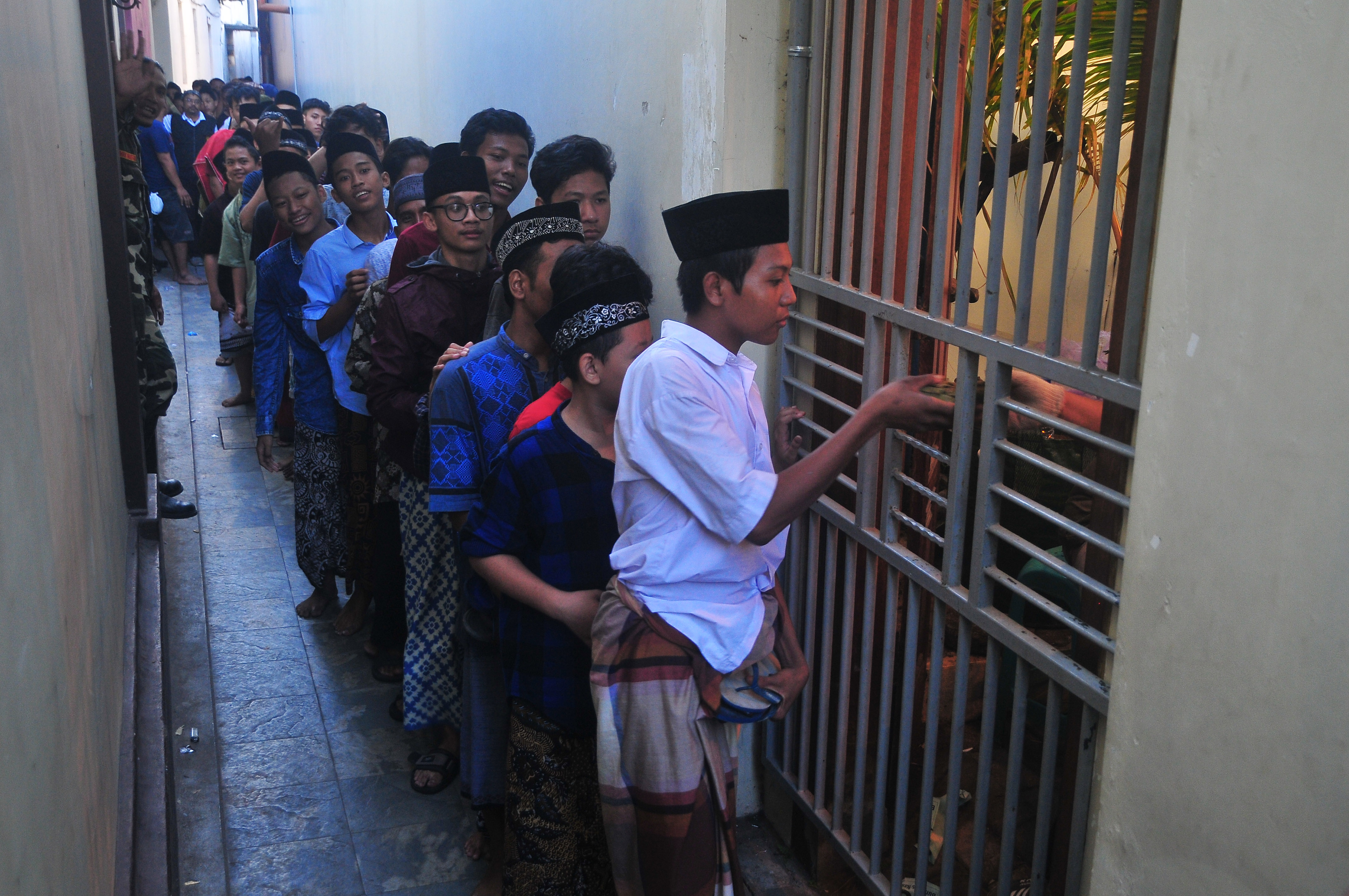 Tradisi Membagi Nasi Jangkrik