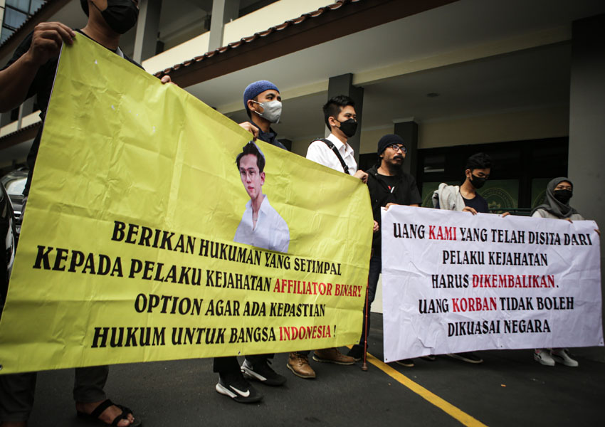 Sidang Perdana Indra Kenz