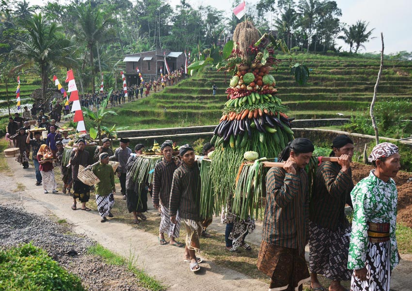 Tradisi Nyadran 1.000 Kupat