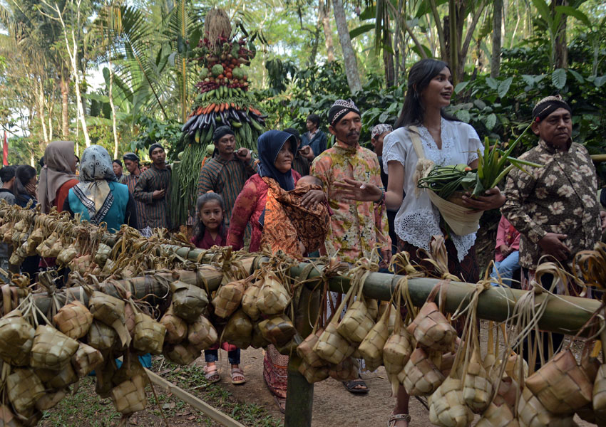 Tradisi Nyadran 1.000 Kupat