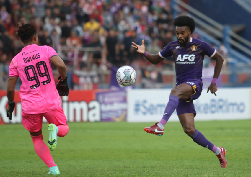 Persik Kediri Melawan Borneo FC Samarinda