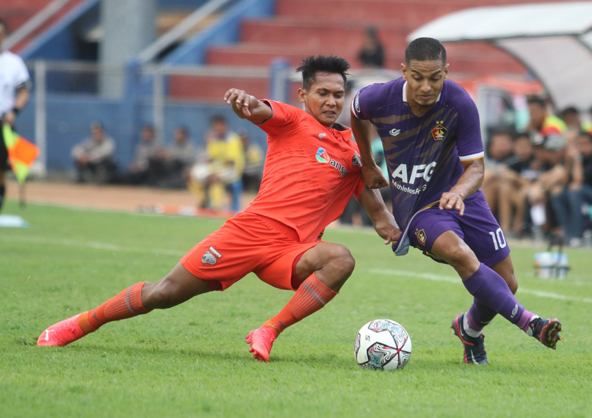 Persik Kediri Melawan Borneo FC Samarinda