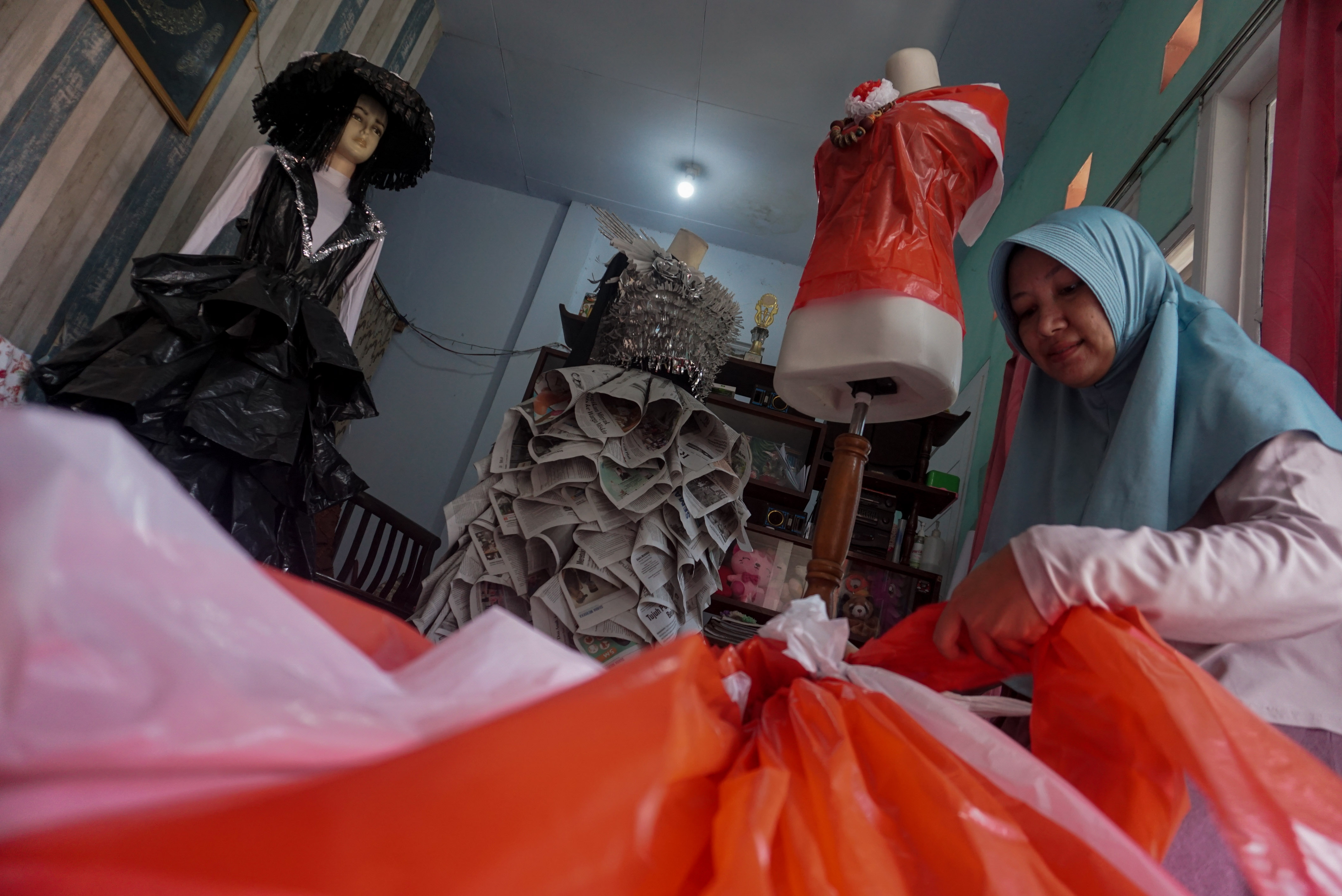Kostum Karnaval Bahan Limbah Plastik
