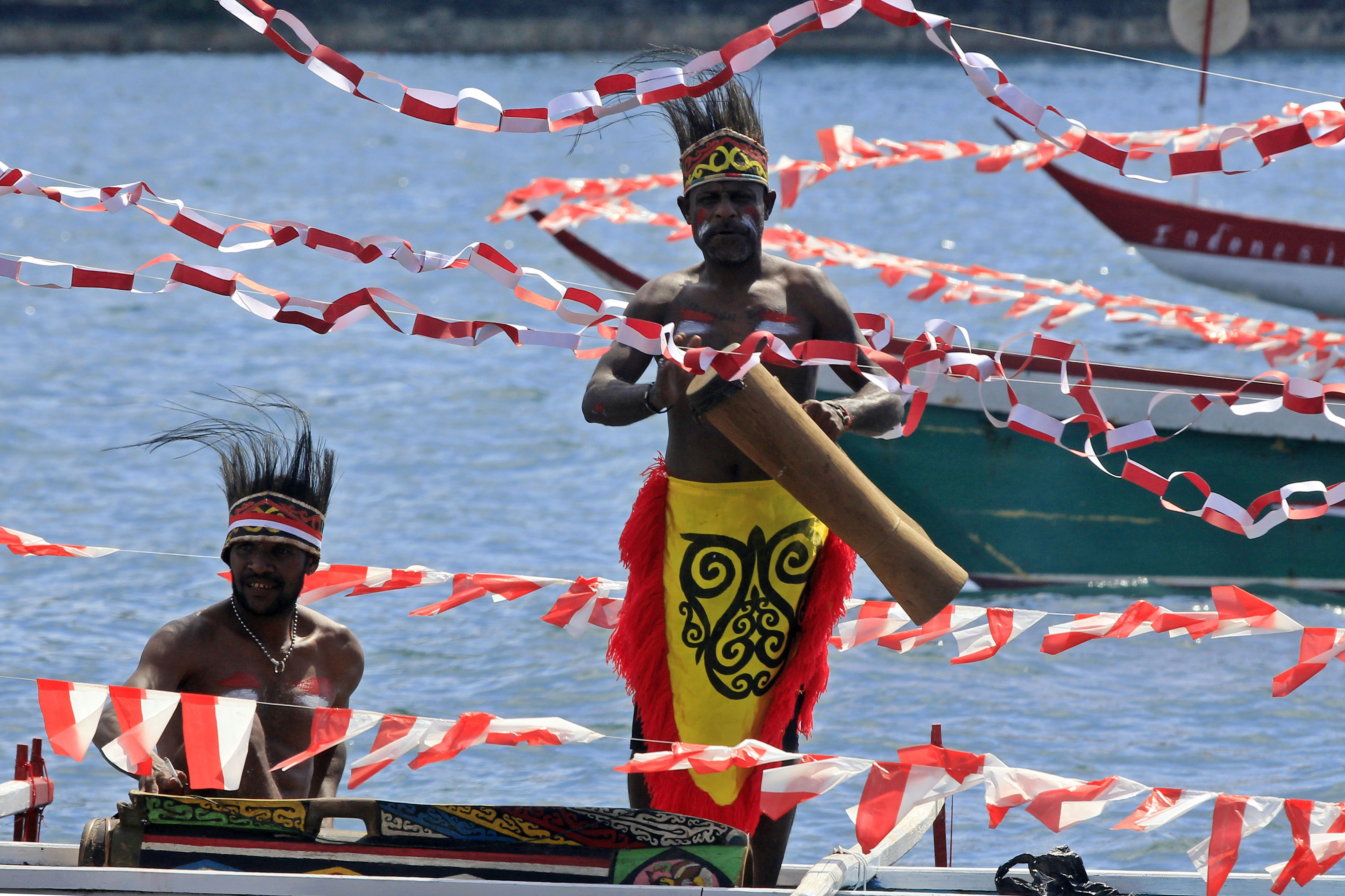 Perahu Hias Meriahkan HUT RI di Papua