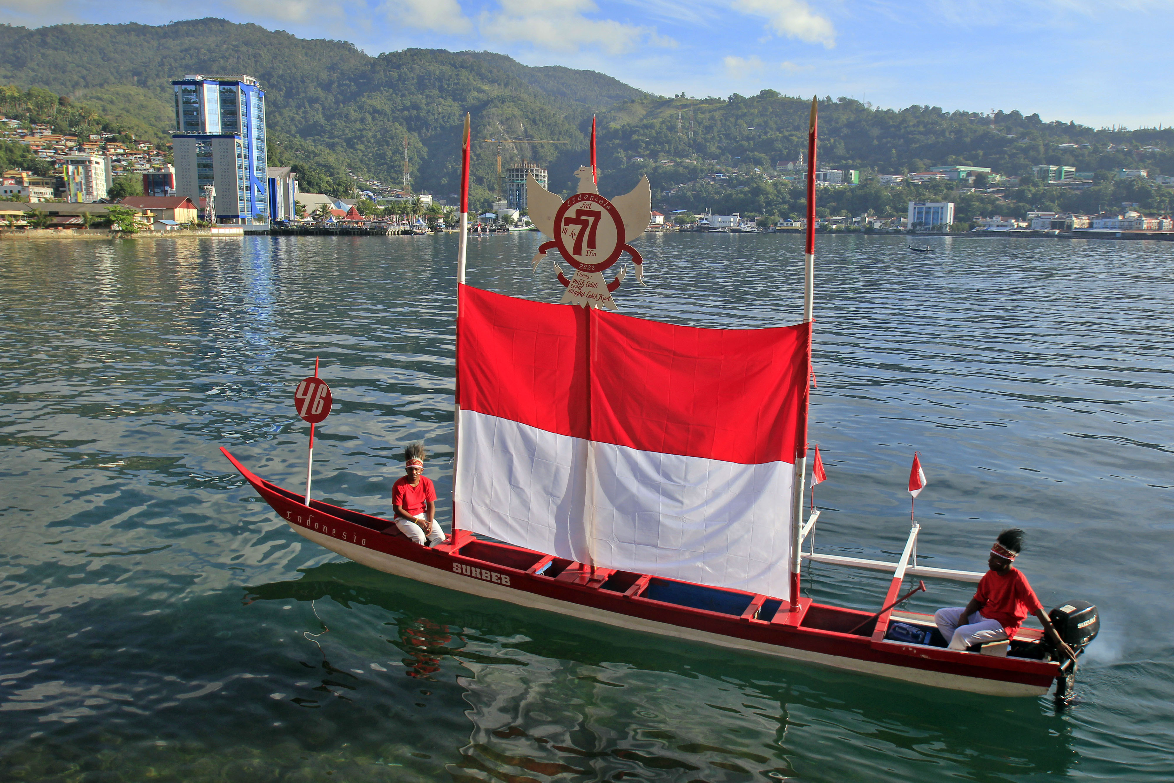 Perahu Hias Meriahkan HUT RI di Papua