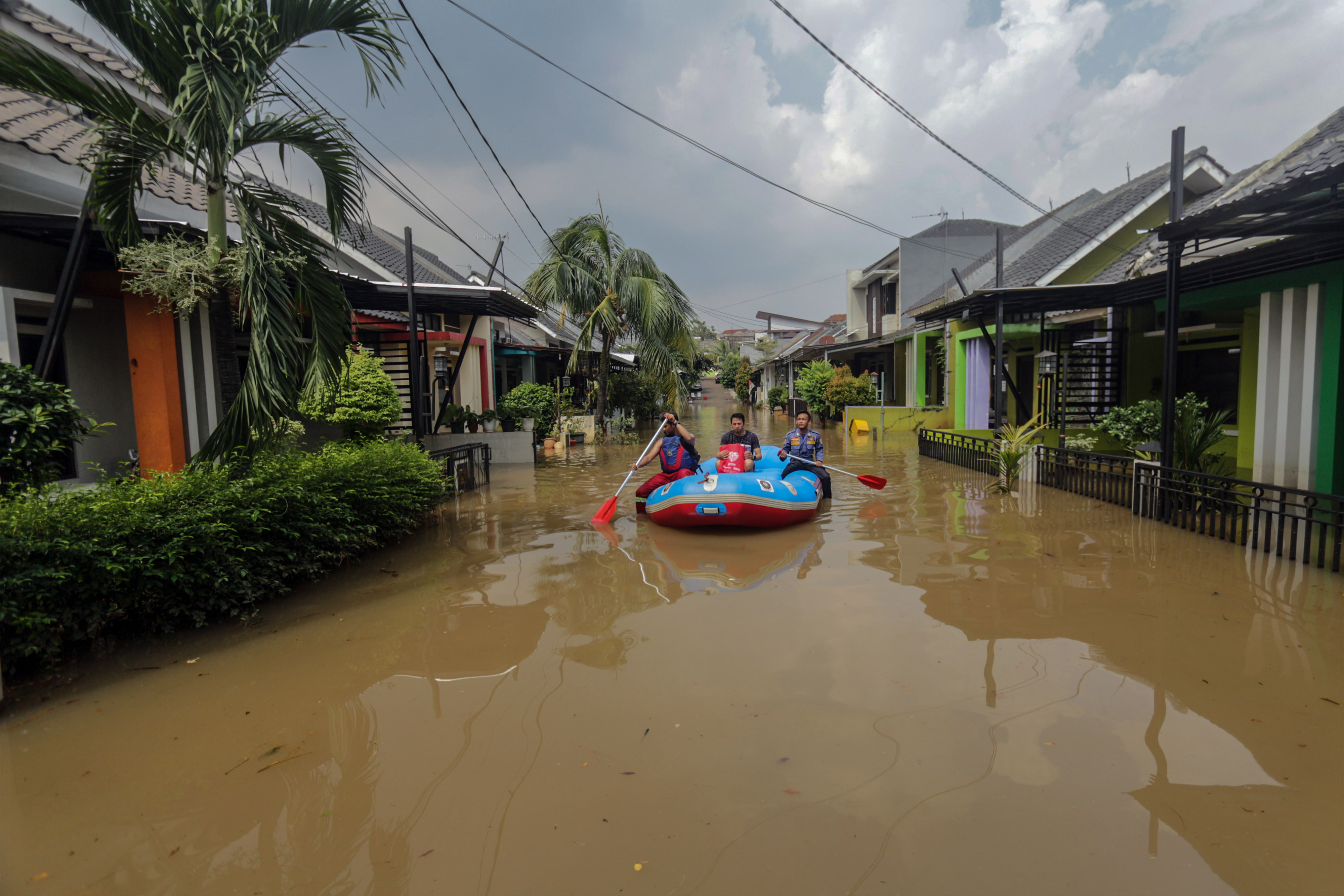 Banjir Merendam Perumahan di Bogor