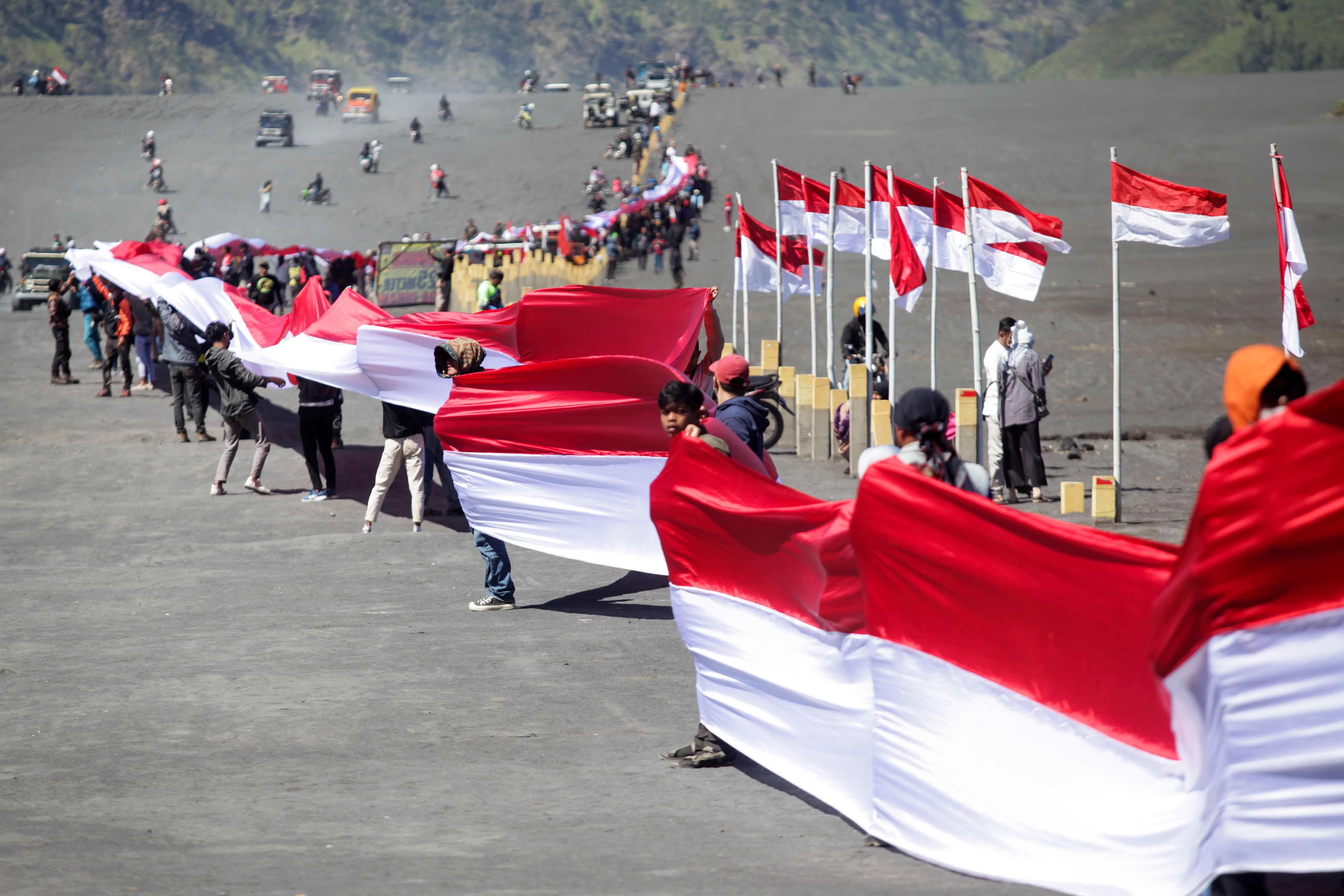 HUT ke-77 RI di Gunung Bromo