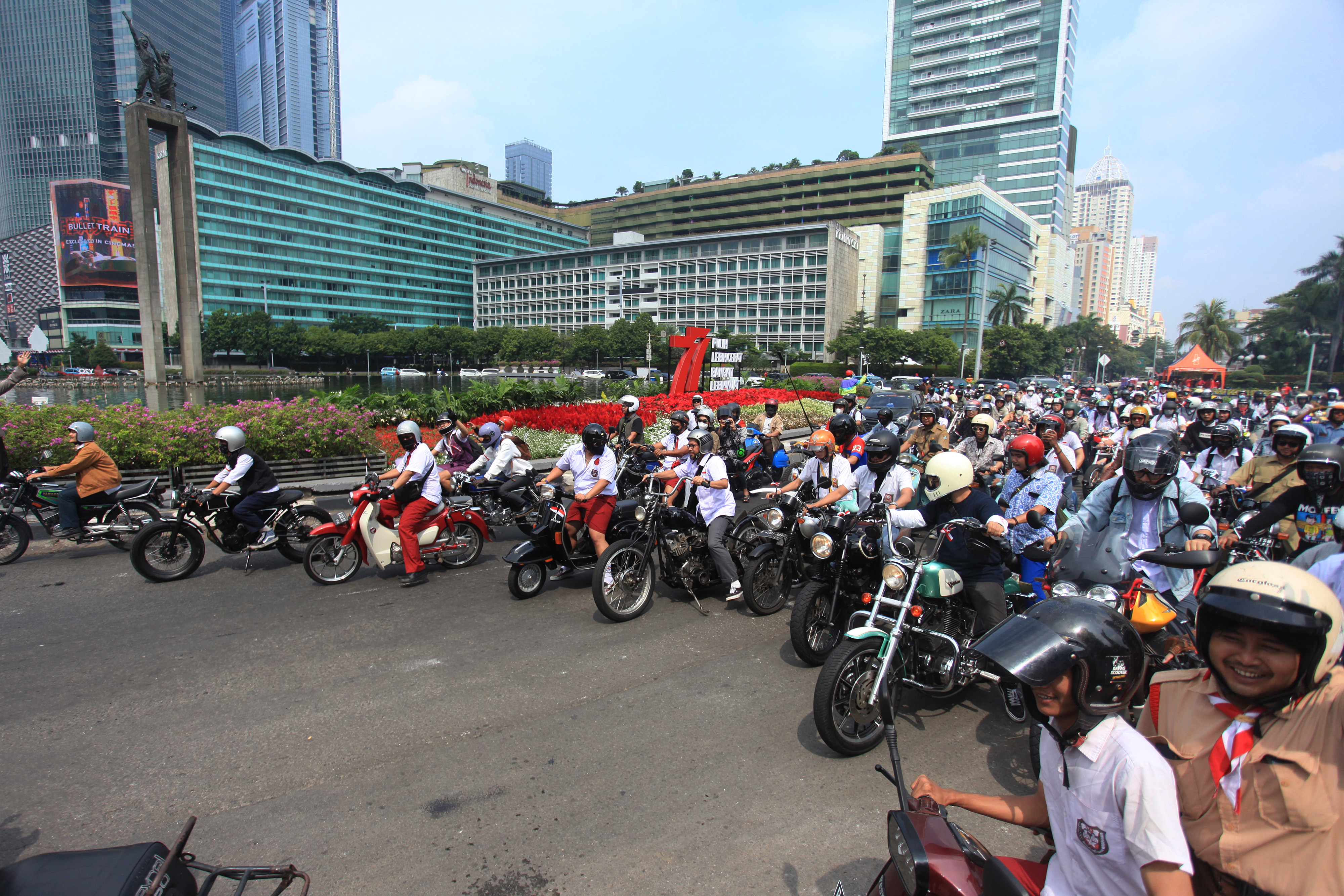 Konvoi Sepeda Motor HUT Kemerdekaan RI di Bundaran HI