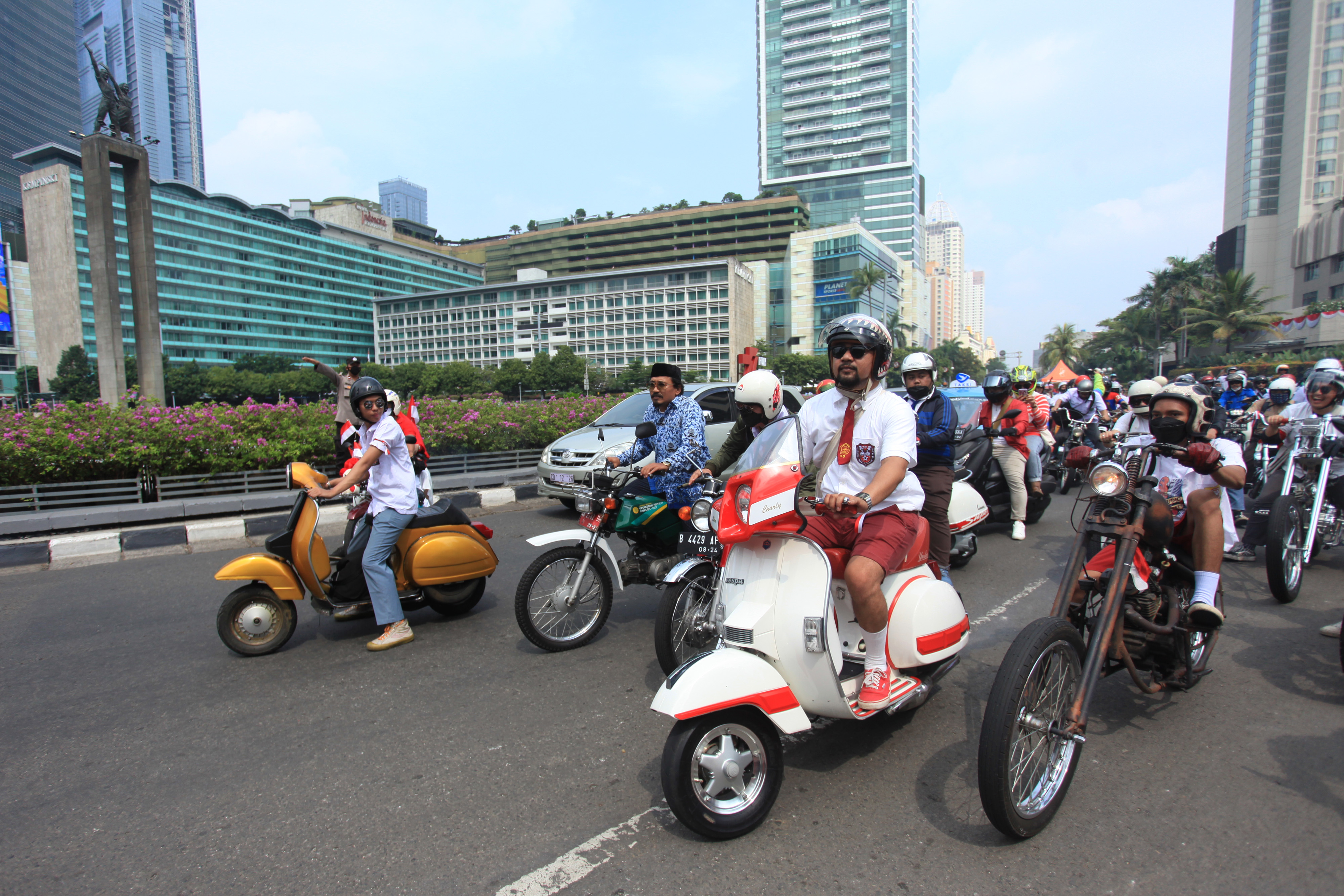 Konvoi Sepeda Motor HUT Kemerdekaan RI di Bundaran HI