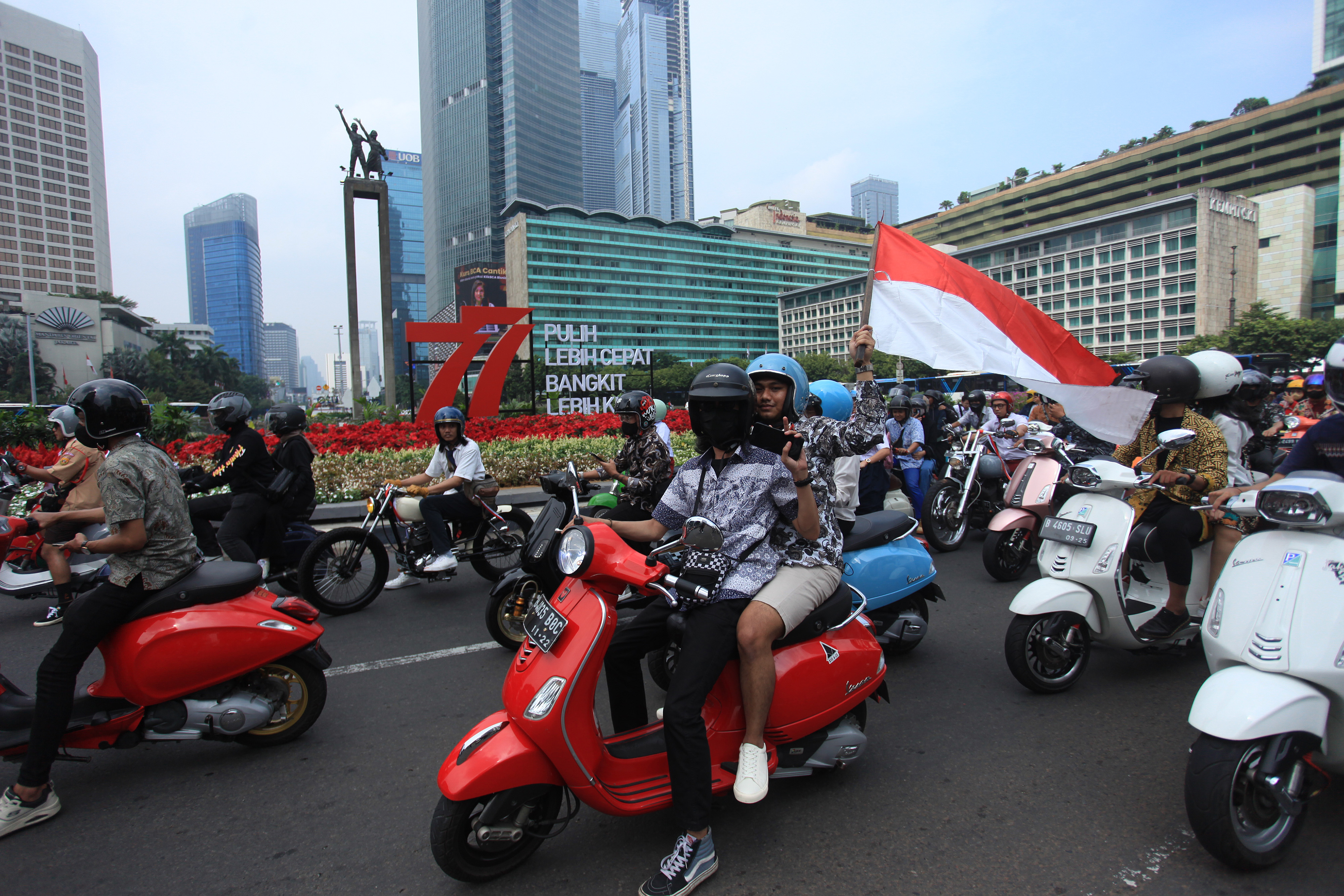 Konvoi Sepeda Motor HUT Kemerdekaan RI di Bundaran HI