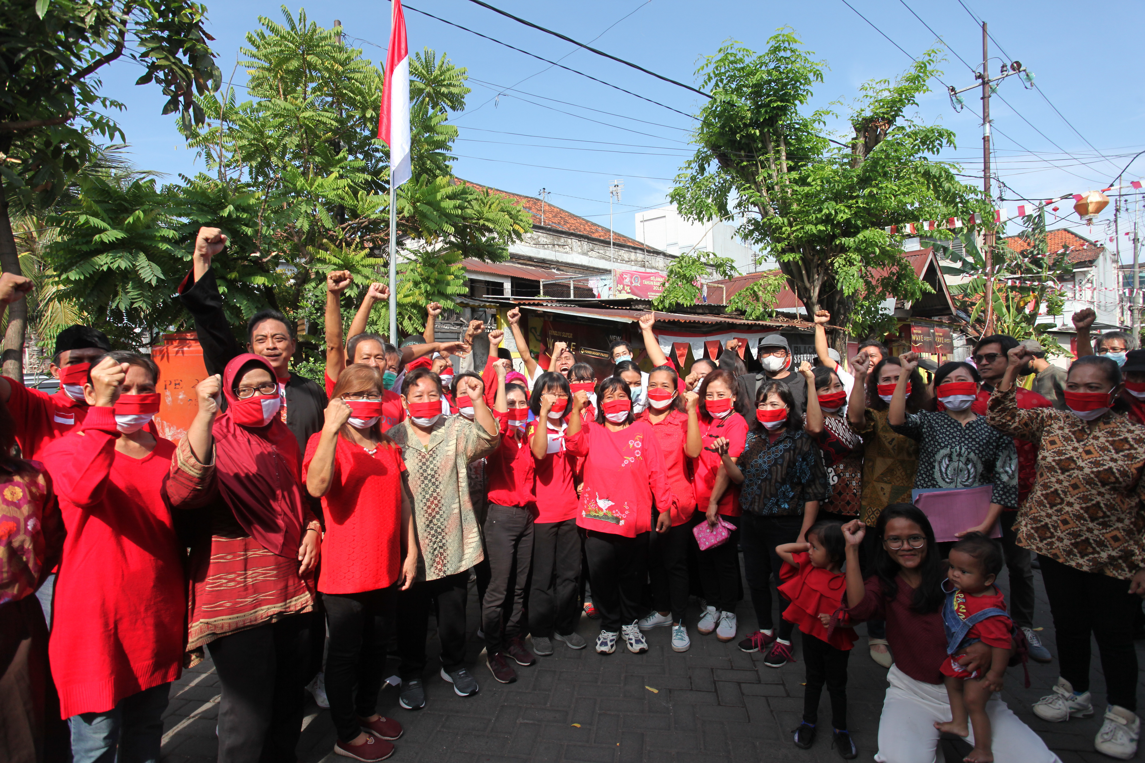 Upacara Bendera di Kampung Pecinan Tambak Bayan