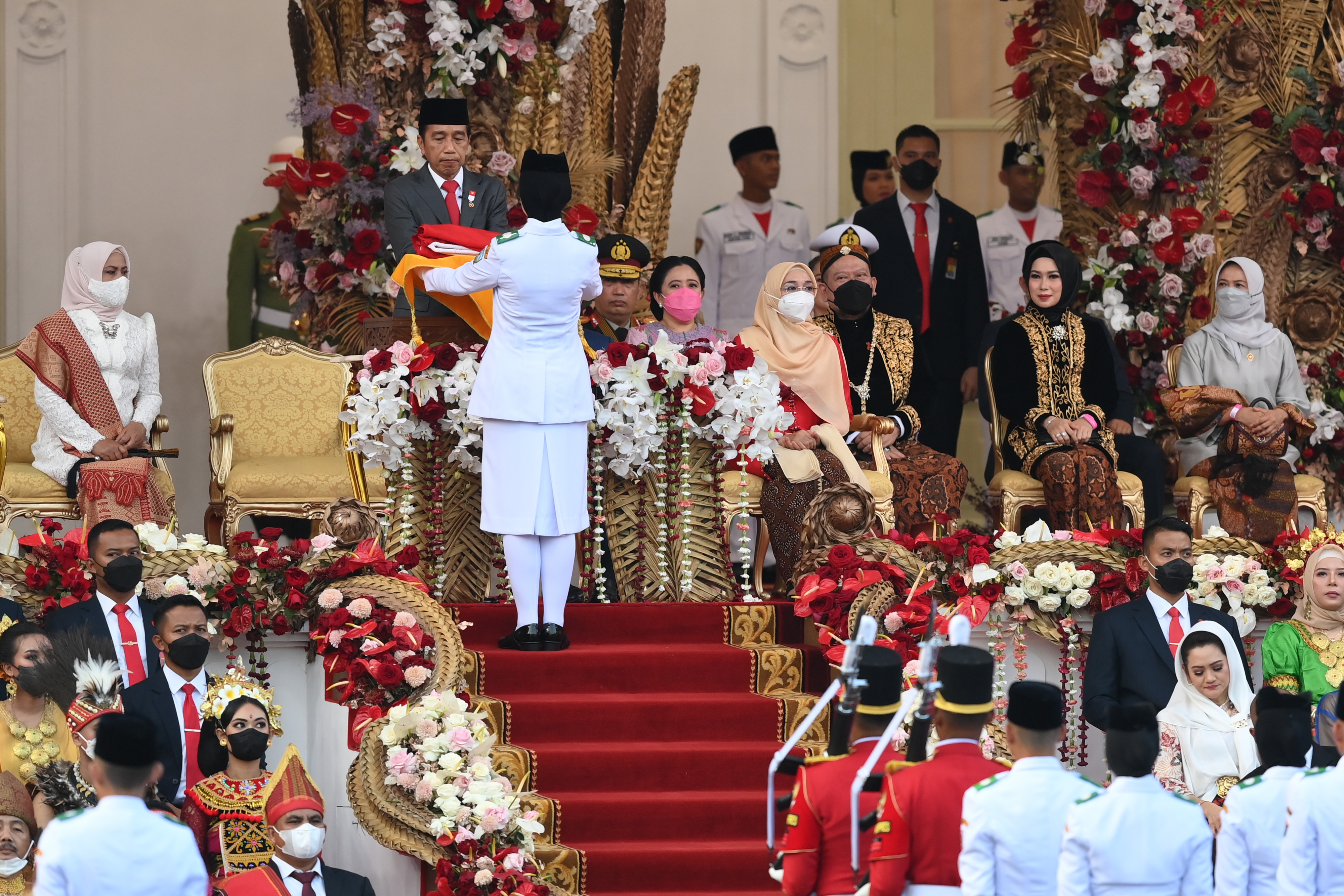 Upacara Penurunan Bendera Merah Putih Dalam Rangka HUT ke-77 Kemerdekaan RI 