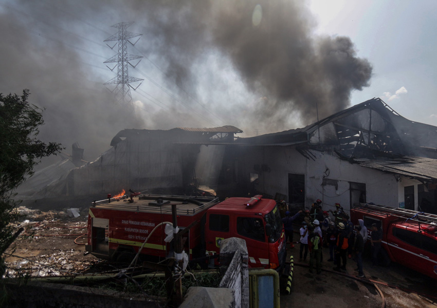 Kebakaran Pabrik Alumunium Foil 